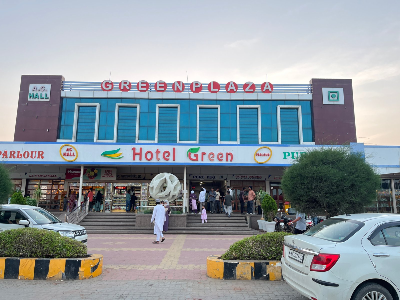 Main entrance of Hotel Green Plaza
